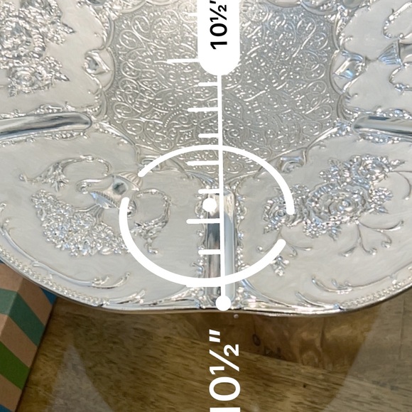 - Sweets fruit bowl brand new silver/white